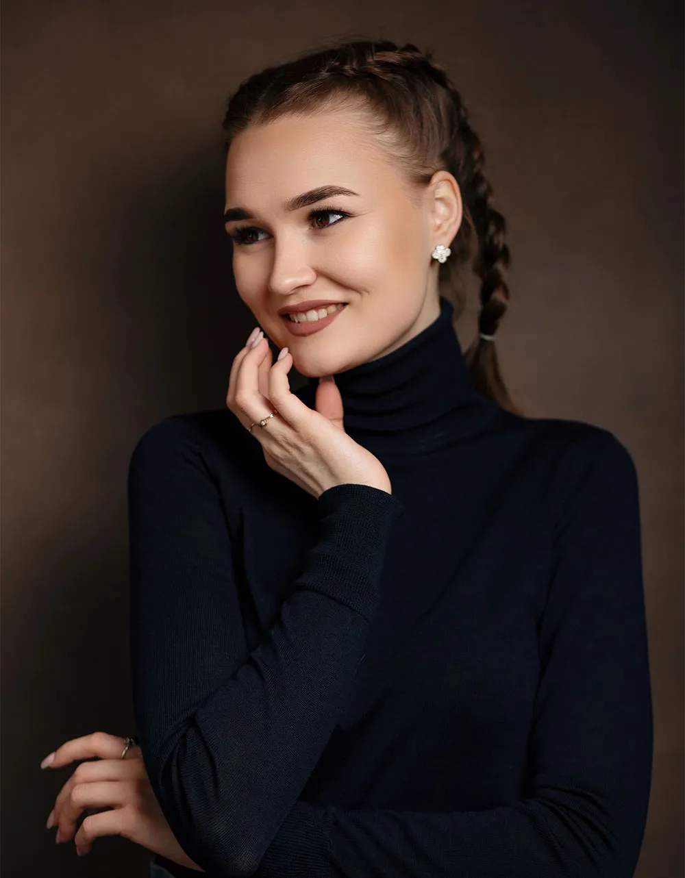 Close up portrait of Sofia Turner