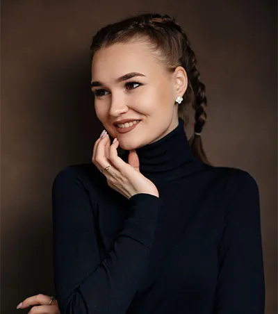 Close up portrait of Sofia Turner